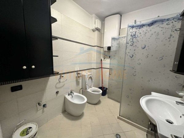 Tirane, jepet me qera apartament 2+1+Ballkon Kati 3, 97 m² 500 € (Unaza e Re)