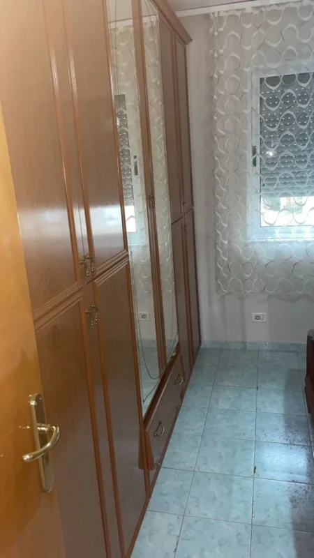 Tirane, jepet me qera apartament 1+1 Kati 5, 60 m² 450 € (Rruga e Kavajës)