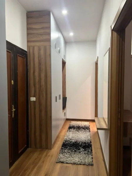 Tirane, jepet me qera apartament 1+1 Kati 1, 60 m² 600 € (9 katshet)
