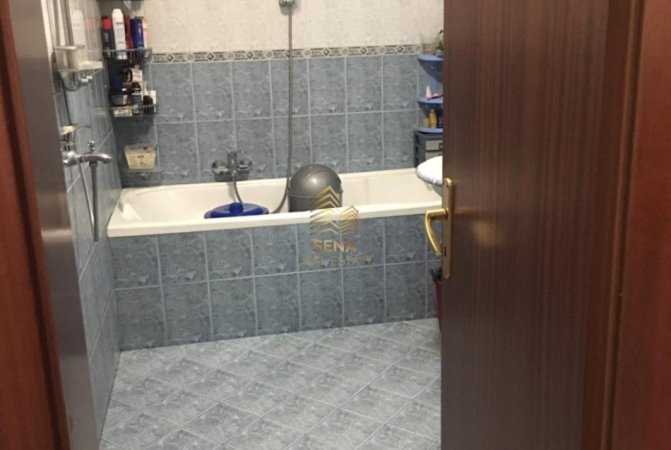 Tirane, jepet me qera apartament 1+1+Ballkon Kati 3, 100 m² 530 € (Rruga Haxhi Hysen Dalliu)