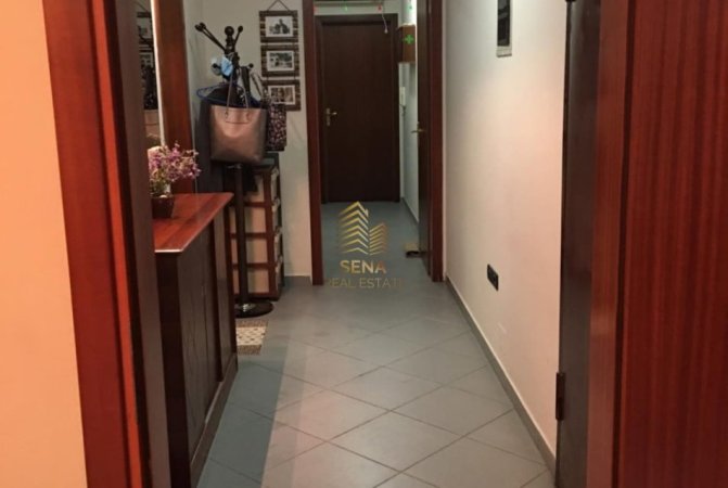 Tirane, jepet me qera apartament 1+1+Ballkon Kati 3, 100 m² 530 € (Rruga Haxhi Hysen Dalliu)