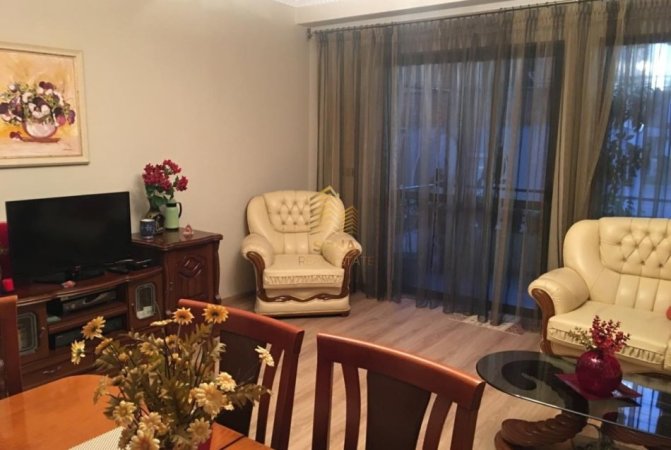 Tirane, jepet me qera apartament 1+1+Ballkon Kati 3, 100 m² 530 € (Rruga Haxhi Hysen Dalliu)