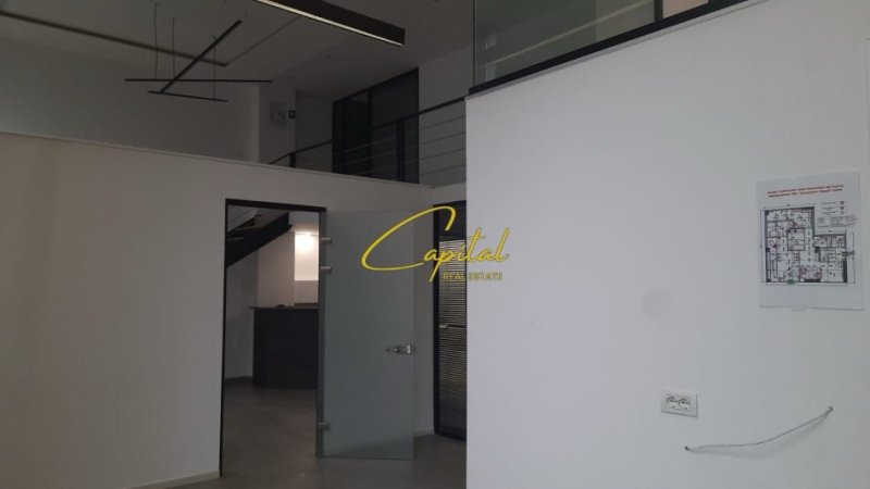 Tirane, jepet me qera dyqan Kati -1, 250 m² 2.700 € (PAZARI I RI)