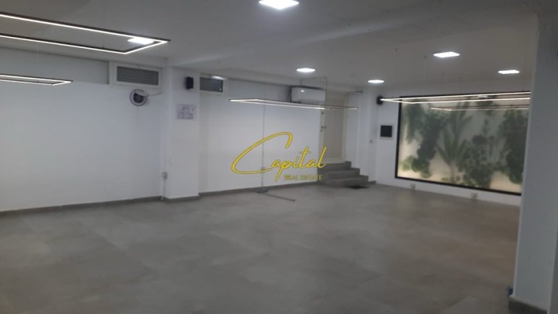 Tirane, jepet me qera dyqan Kati -1, 250 m² 2.700 € (PAZARI I RI)