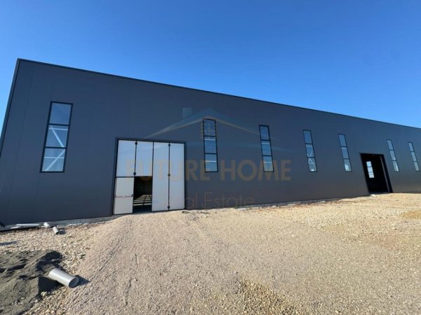 Durres, jepet me qera magazine Kati 0, 9.610 m² 10.000 € (fllak)