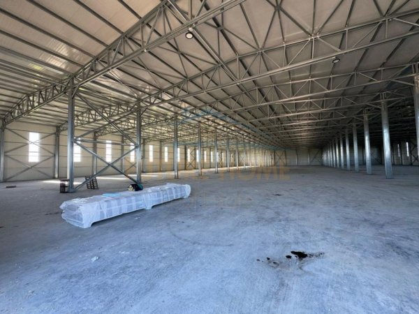 Durres, jepet me qera magazine Kati 0, 9.610 m² 10.000 € (fllak)