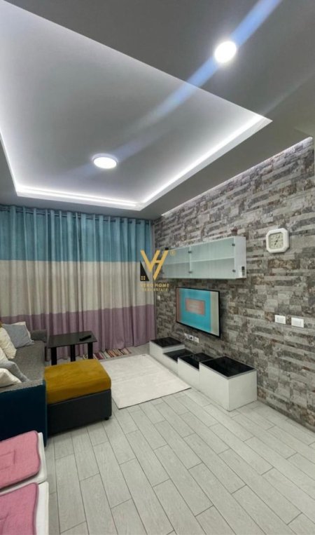 Tirane, jepet me qera apartament 1+1+Ballkon Kati 2, 60 m² 650 € (KOMUNA E PARISIT)