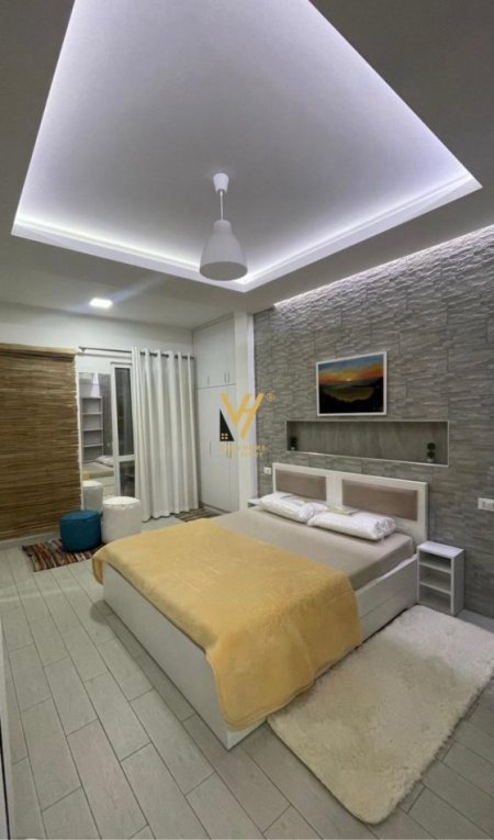 Tirane, jepet me qera apartament 1+1+Ballkon Kati 2, 60 m² 650 € (KOMUNA E PARISIT)