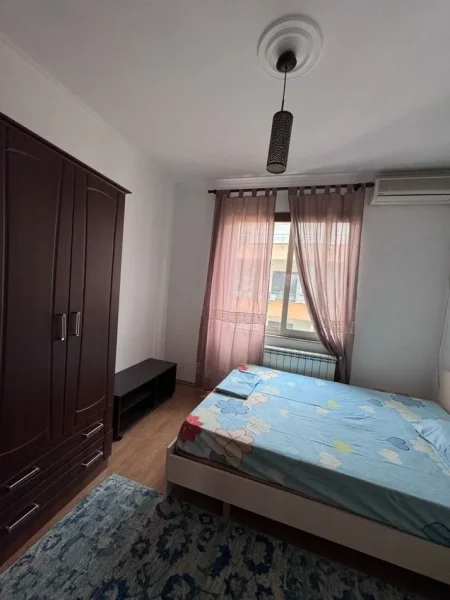 Tirane, jepet me qera apartament 2+1+Ballkon Kati 3, 85 m² 550 € (Liqeni i Thate perballe hotel Radison)