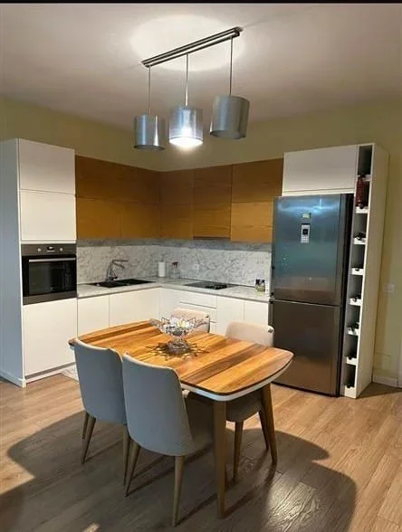 Tirane, jepet me qera Vile 2+1 Kati 2, 130 m² 700 € (FUSHE MEZEZ)