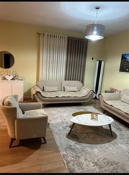 Tirane, jepet me qera Vile 2+1 Kati 2, 130 m² 700 € (FUSHE MEZEZ)