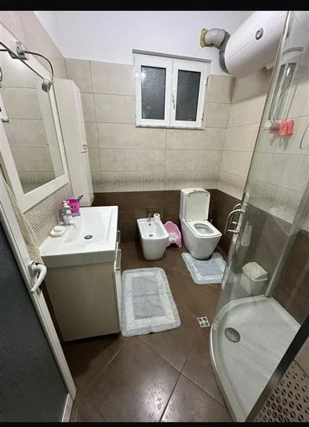 Tirane, jepet me qera Vile 2+1 Kati 2, 130 m² 700 € (FUSHE MEZEZ)