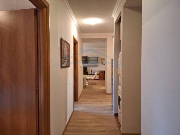Tirane, jepet me qera apartament 2+1+Ballkon Kati 5, 100 m² 900 € (Bllok, Rruga Sami Frasheri)