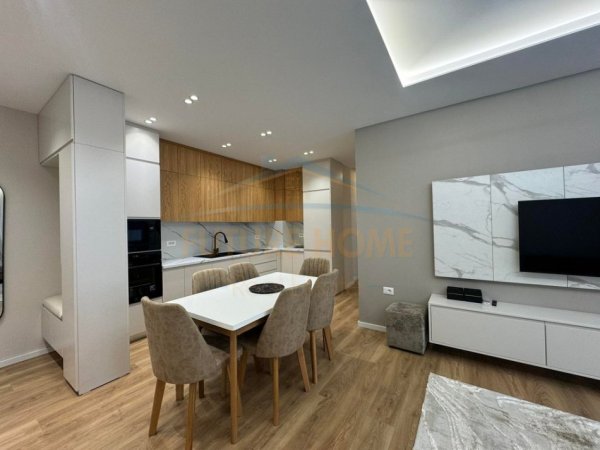 Tirane, jepet me qera apartament 2+1+Ballkon Kati 3, 90 m² 800 € (Rruga e Kavajes)