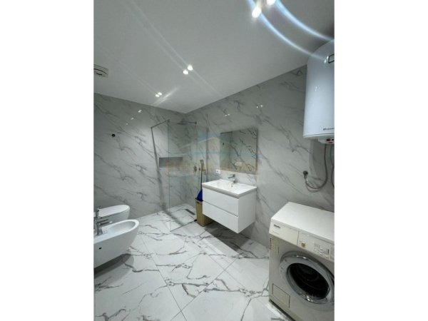 Tirane, jepet me qera apartament 2+1+Ballkon Kati 3, 90 m² 800 € (Rruga e Kavajes)