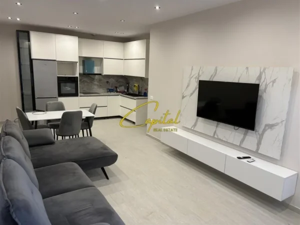 Tirane, jepet me qera apartament 1+1 Kati 1, 75 m² 420 € (FRESKU)