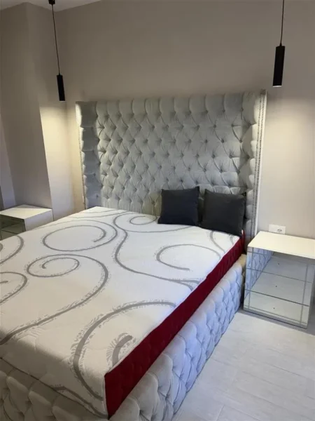 Tirane, jepet me qera apartament 1+1+Ballkon Kati 1, 70 m² 420 € (Fresk rruga Sefqet Kuka 500 metra nga Fresku)