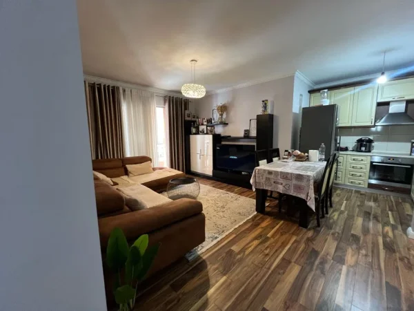 Tirane, shes apartament 2+1+Aneks+Ballkon Kati 6, 97 m² 130.000 € (Yzberisht)