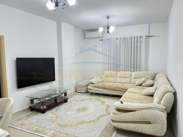 Tirane, jepet me qera apartament 2+1+Ballkon Kati 3, 115 m² 600 € (Kodra e Diellit)