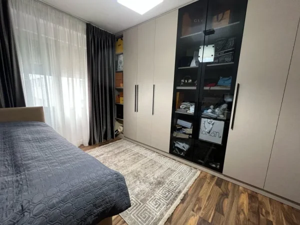 Tirane, shes apartament 2+1+Aneks+Ballkon Kati 6, 97 m² 130.000 € (Yzberisht)