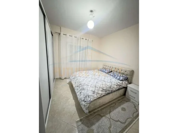 Tirane, jepet me qera apartament 2+1+Ballkon Kati 3, 115 m² 600 € (Kodra e Diellit)