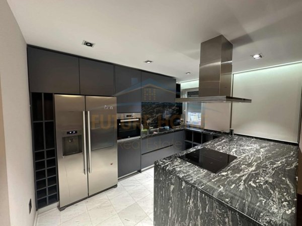 Tirane, jepet me qera apartament 2+1+Ballkon+Garazh, Kati 1, 198 m² 1.500 € (Kopshti Botanik)