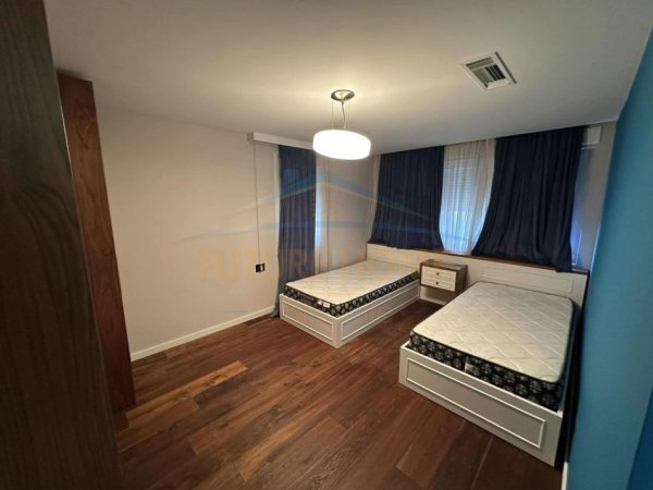 Tirane, jepet me qera apartament 2+1+Ballkon+Garazh, Kati 1, 198 m² 1.500 € (Kopshti Botanik)