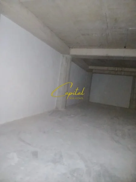 Tirane, jepet me qera magazine Kati -1, 160 m² 3.000 € (STACIONI TRENIT)