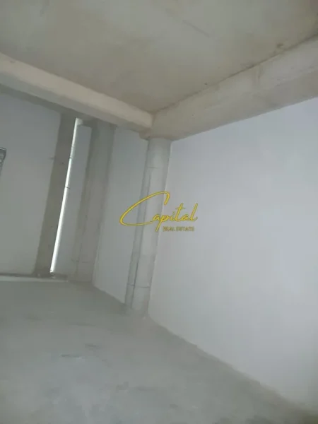 Tirane, jepet me qera magazine Kati -1, 160 m² 3.000 € (STACIONI TRENIT)