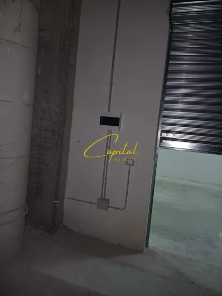 Tirane, jepet me qera magazine Kati -1, 160 m² 3.000 € (STACIONI TRENIT)