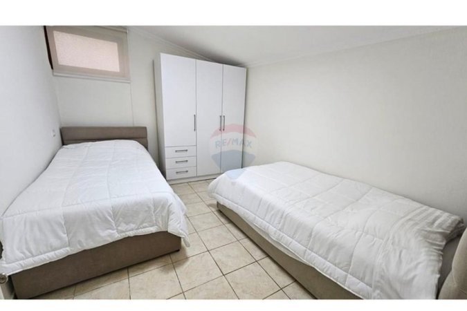 jepet me qera , 75 m² 750 € (Shtepi private per qira te Pazari Ri)
