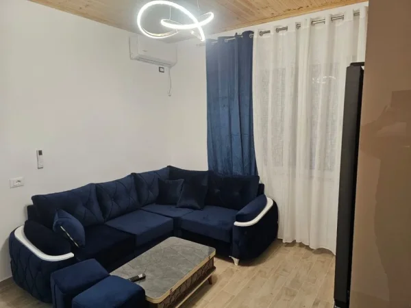 Tirane, jepet me qera apartament 1+1 Kati 1, 60 m² 500 € (LAPRAKË)