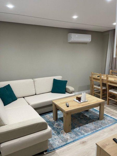 Tirane, jepet me qera apartament 1+1 Kati 1, 55 m² 500 € (21 Dhjetori)
