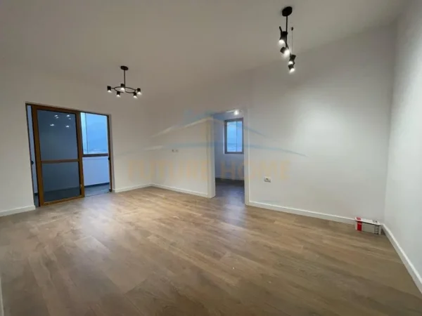 Tirane, shitet apartament 2+1 Kati 5, 67 m² 118.000 € (Kinostudio)