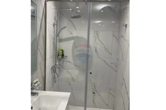 Tirane, jepet me qera apartament 1+1 Kati 8, 70 m² 900 € (Rruga e Kosovareve)