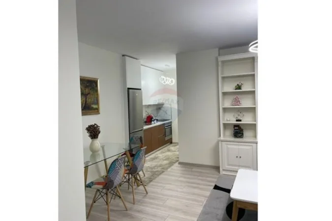 Tirane, jepet me qera apartament 1+1 Kati 8, 70 m² 900 € (Rruga e Kosovareve)