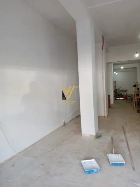 Tirane, jepet me qera magazine Kati 0, 140 m² 1.200 € (ALI DEMI)