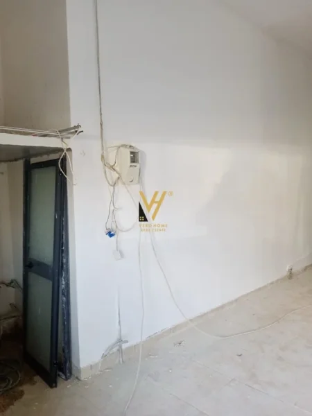 Tirane, jepet me qera magazine Kati 0, 140 m² 1.200 € (ALI DEMI)