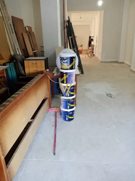 Tirane, jepet me qera magazine Kati 0, 140 m² 1.200 € (ALI DEMI)