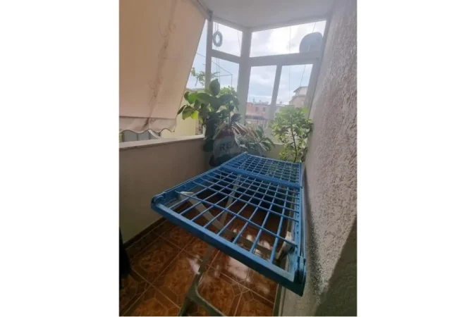 Tirane, jepet me qera apartament 3+1 Kati 3, 134 m² 800 € (Rruga e Kavajes)