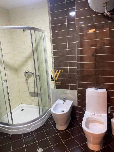 Tirane, jepet me qera apartament 1+1+Ballkon Kati 1, 60 m² 500 € (BRRYLI)
