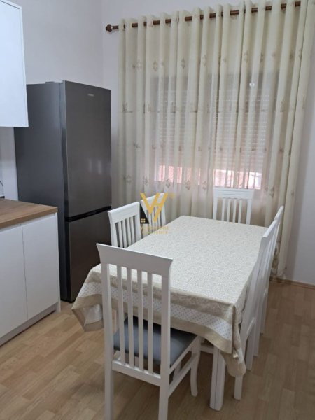 Tirane, jepet me qera apartament 2+1+Ballkon Kati 1, 90 m² 650 € (LIQENI ARTIFICIAL)