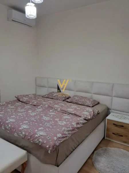Tirane, jepet me qera apartament 2+1+Ballkon Kati 1, 90 m² 650 € (LIQENI ARTIFICIAL)