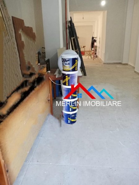 Tirane, jepet me qera ambjent biznesi Kati 0, 140 m² 1.200 € (Rruga Petro Nini Luarasi)