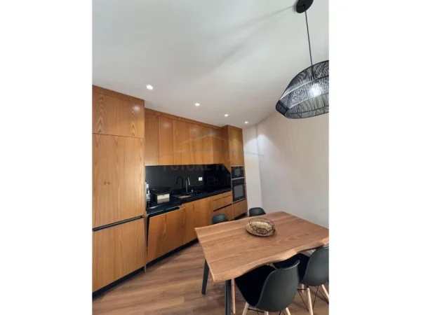 Tirane, shitet 3+1 Kati 3, 124 m² 140.000 € (Allias)