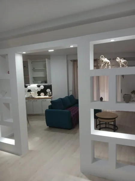 Tirane, jepet me qera apartament 1+1+Ballkon Kati 2, 75 m² 450 € (LIQENI I THATE)