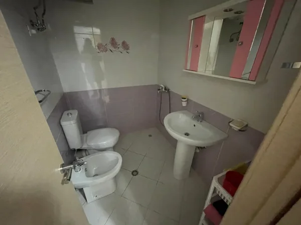 Tirane, jap me qera apartament 2+1+Ballkon Kati 7, 115 m² 700 € (Don Bosko)