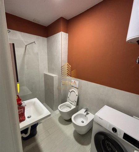 Tirane, jepet me qera apartament 1+1+Ballkon Kati 1, 75 m² 420 € (Rruga Shefqet Kuka)