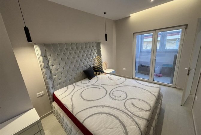 Tirane, jepet me qera apartament 1+1+Ballkon Kati 1, 75 m² 420 € (Rruga Shefqet Kuka)