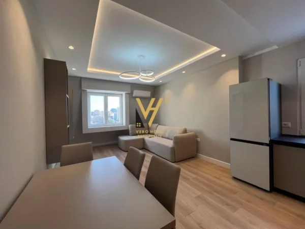 Tirane, jepet me qera apartament 1+1+Ballkon Kati 7, 70 m² 750 € (STADIUMI DINAMO)